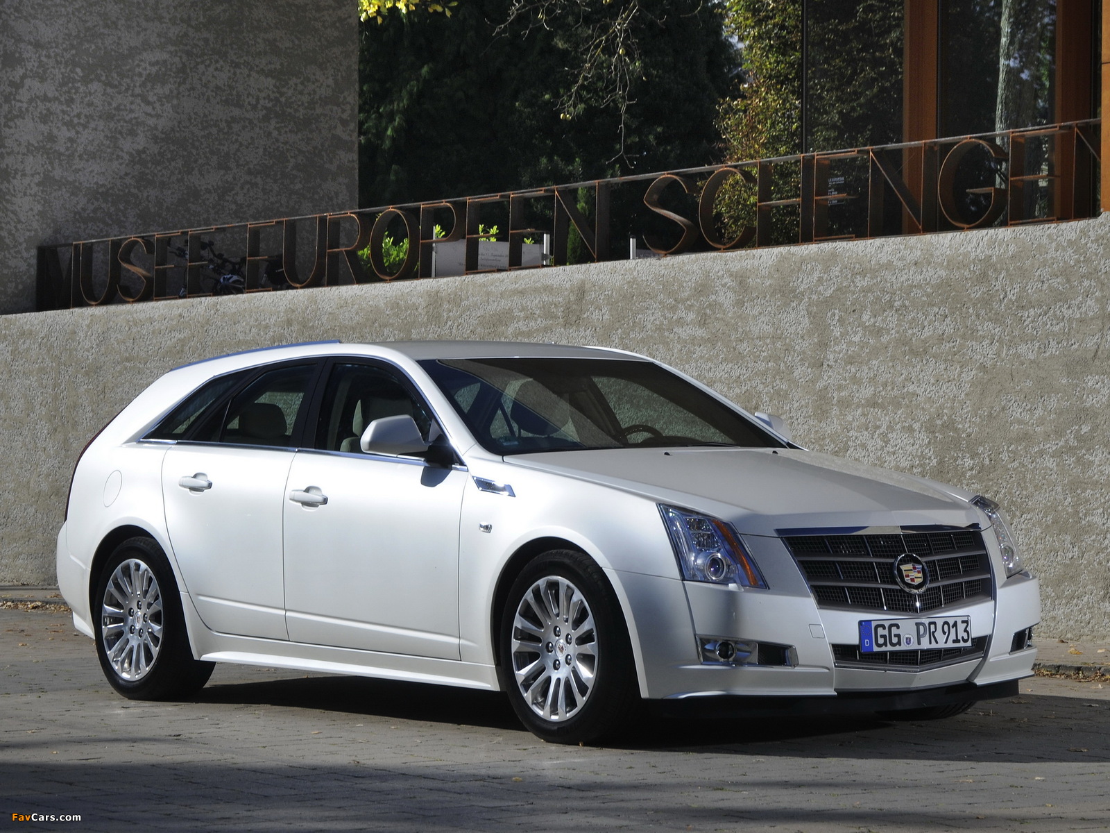 Cadillac CTS Sport Wagon EU-spec 2010 pictures (1600 x 1200)