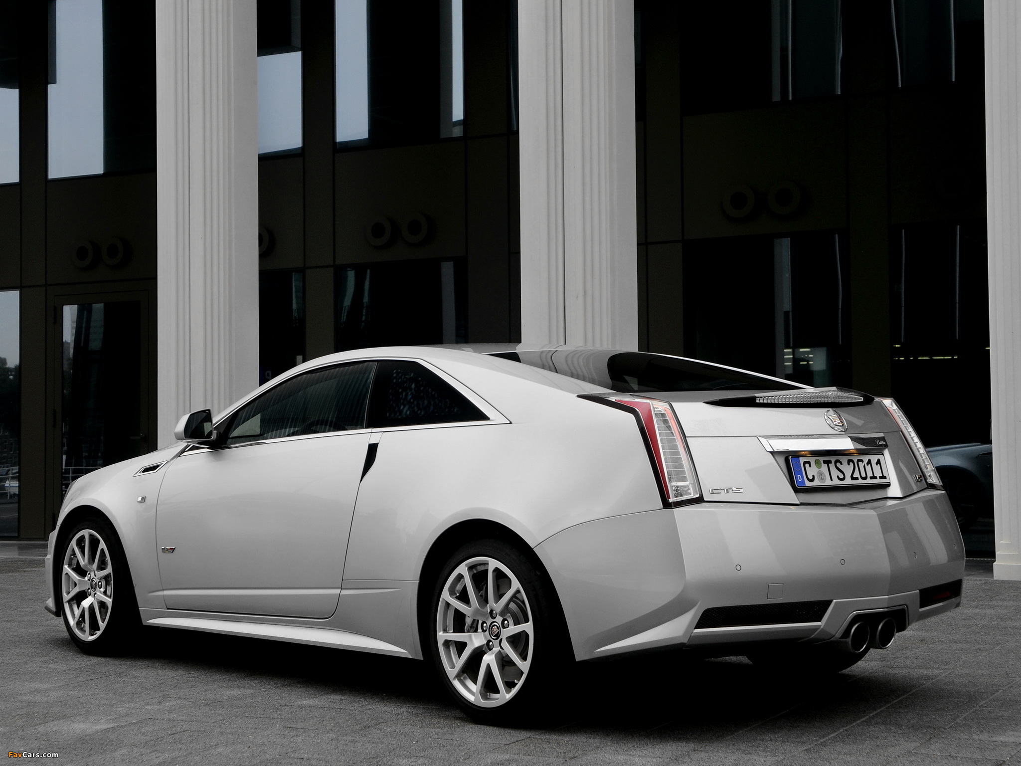 Images of Cadillac CTS-V Coupe EU-spec 2010 (2048 x 1536)