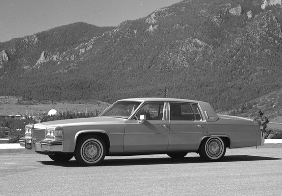 Images of Cadillac Sedan de Ville 1980–84
