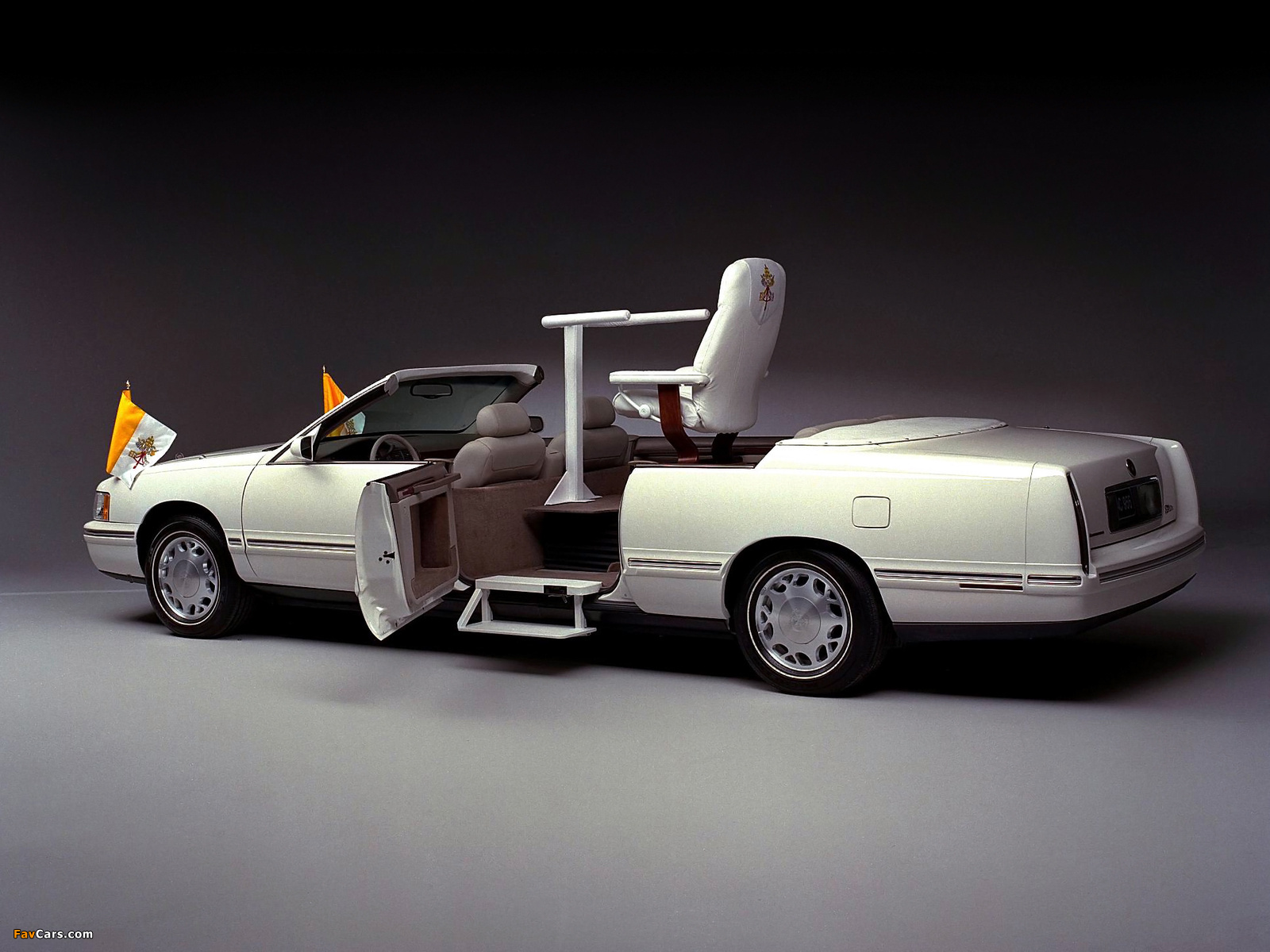 Images of Cadillac DeVille Popemobile 1999 (1600 x 1200)