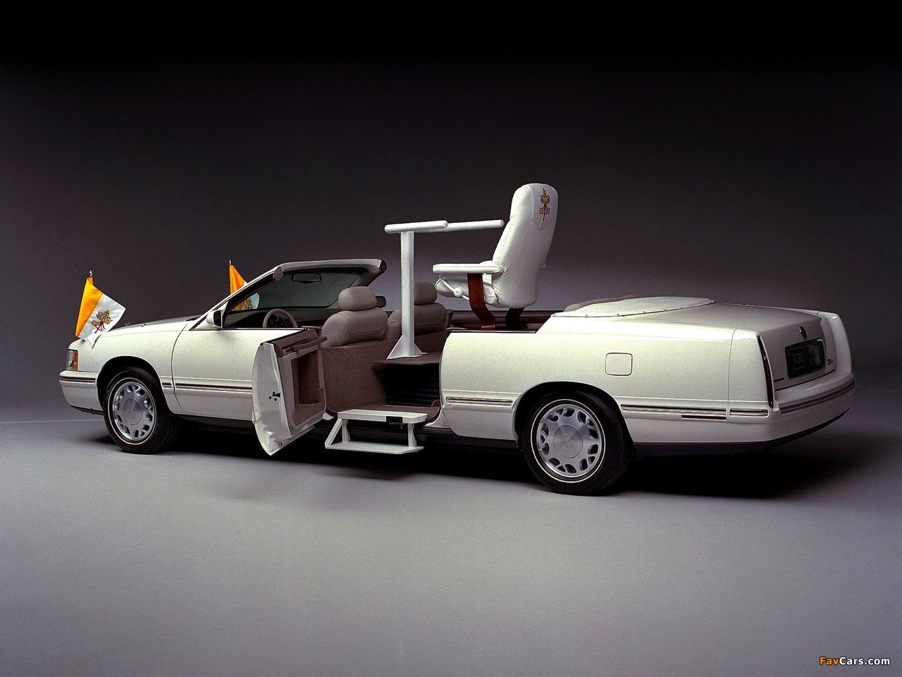 Images of Cadillac DeVille Popemobile 1999 (1280 x 960)