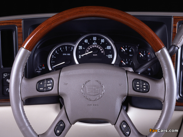 Pictures of Cadillac Escalade ESV 2002–06 (640 x 480)