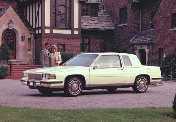 Pictures of Cadillac Fleetwood Coupe 1985–88