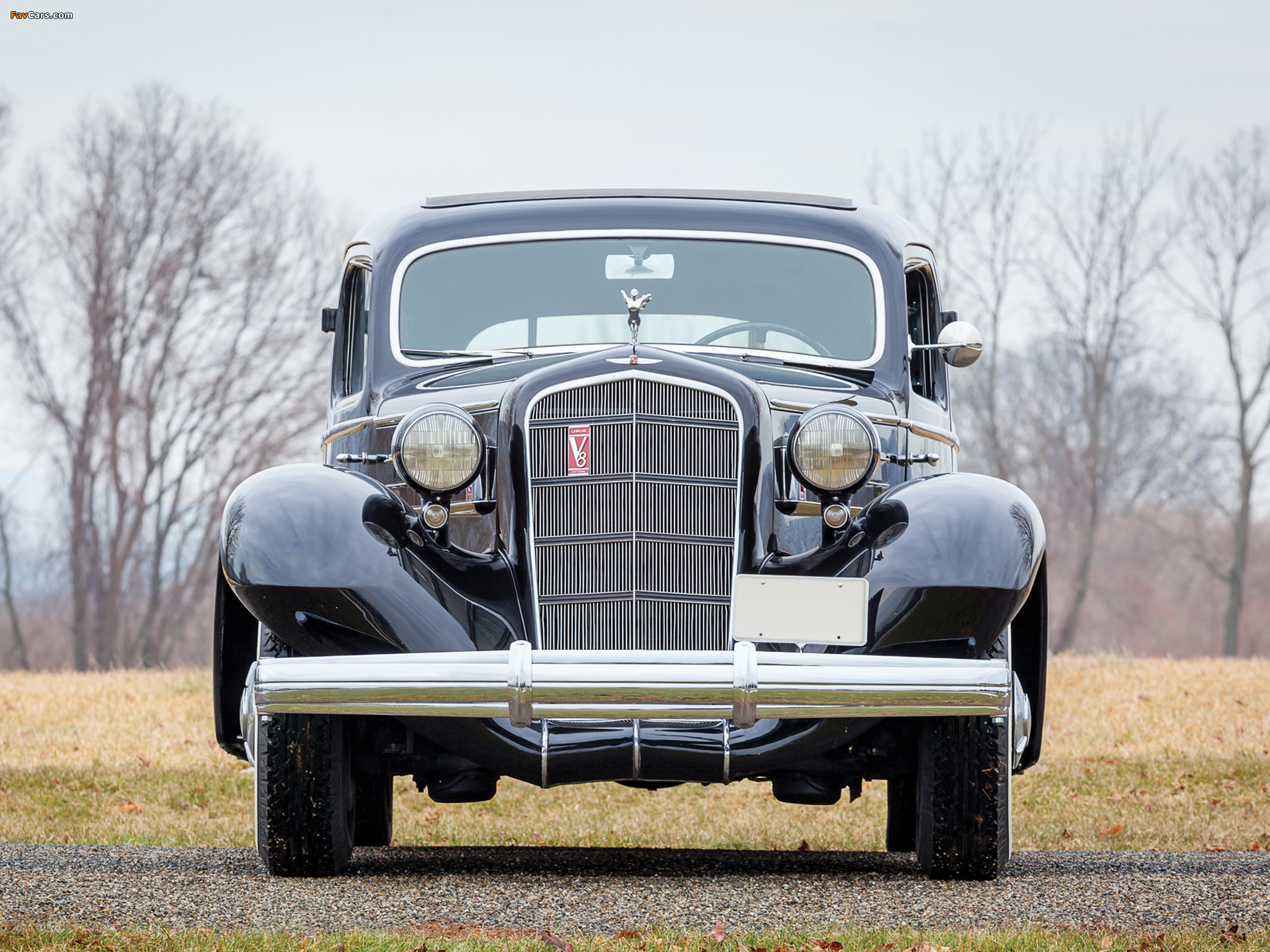 Images of Cadillac V8 Series 30 355-D Town Sedan by Fleetwood (6033-S) 1935 (2048 x 1536)