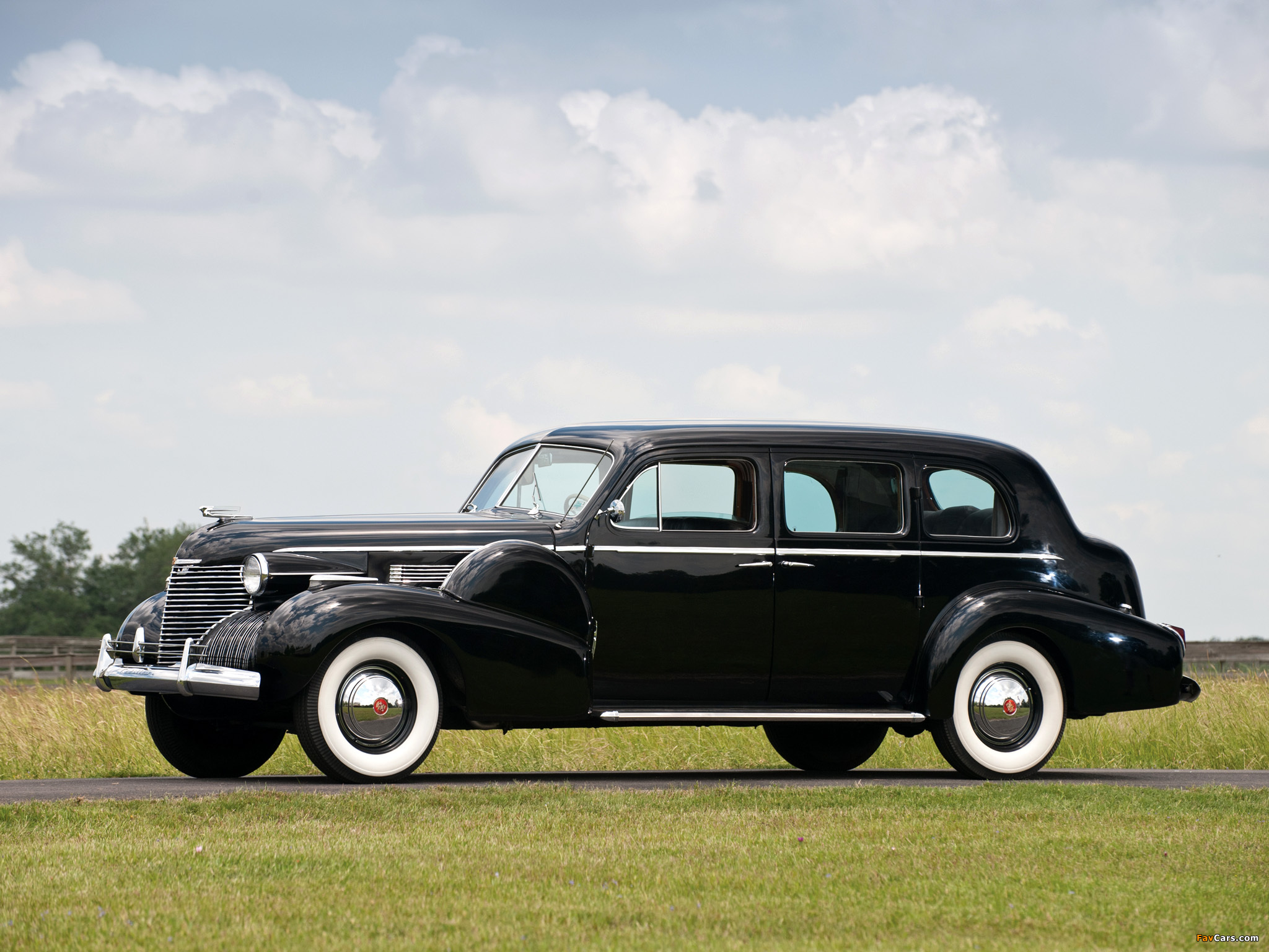 Images of Cadillac Fleetwood Seventy-Five Imperial Sedan 1940 (2048 x 1536)