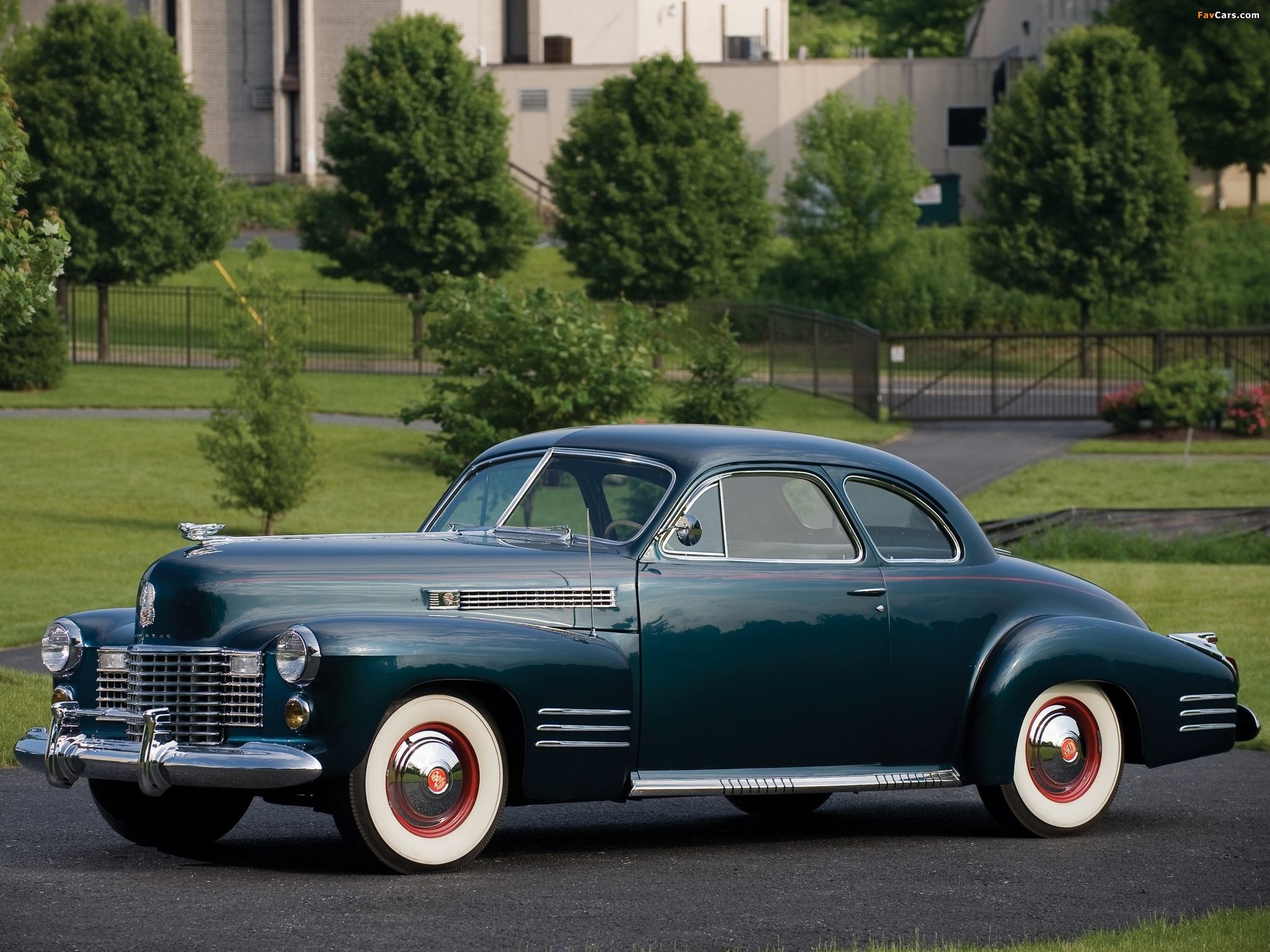 Пятидесяти машинами. Cadillac 1941 Coupe. 1941 Cadillac Sixty-two Coupe. Ford Coupe 1941. Cadillac 1941-1950.