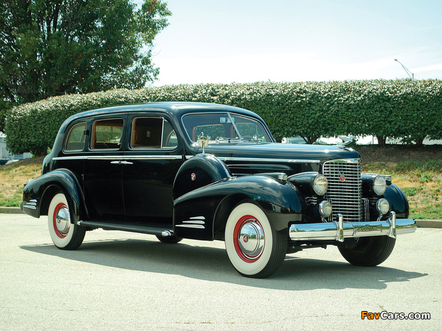 Images of Cadillac V16 Series 90 Sedan by Fleetwood 1938 (640 x 480)