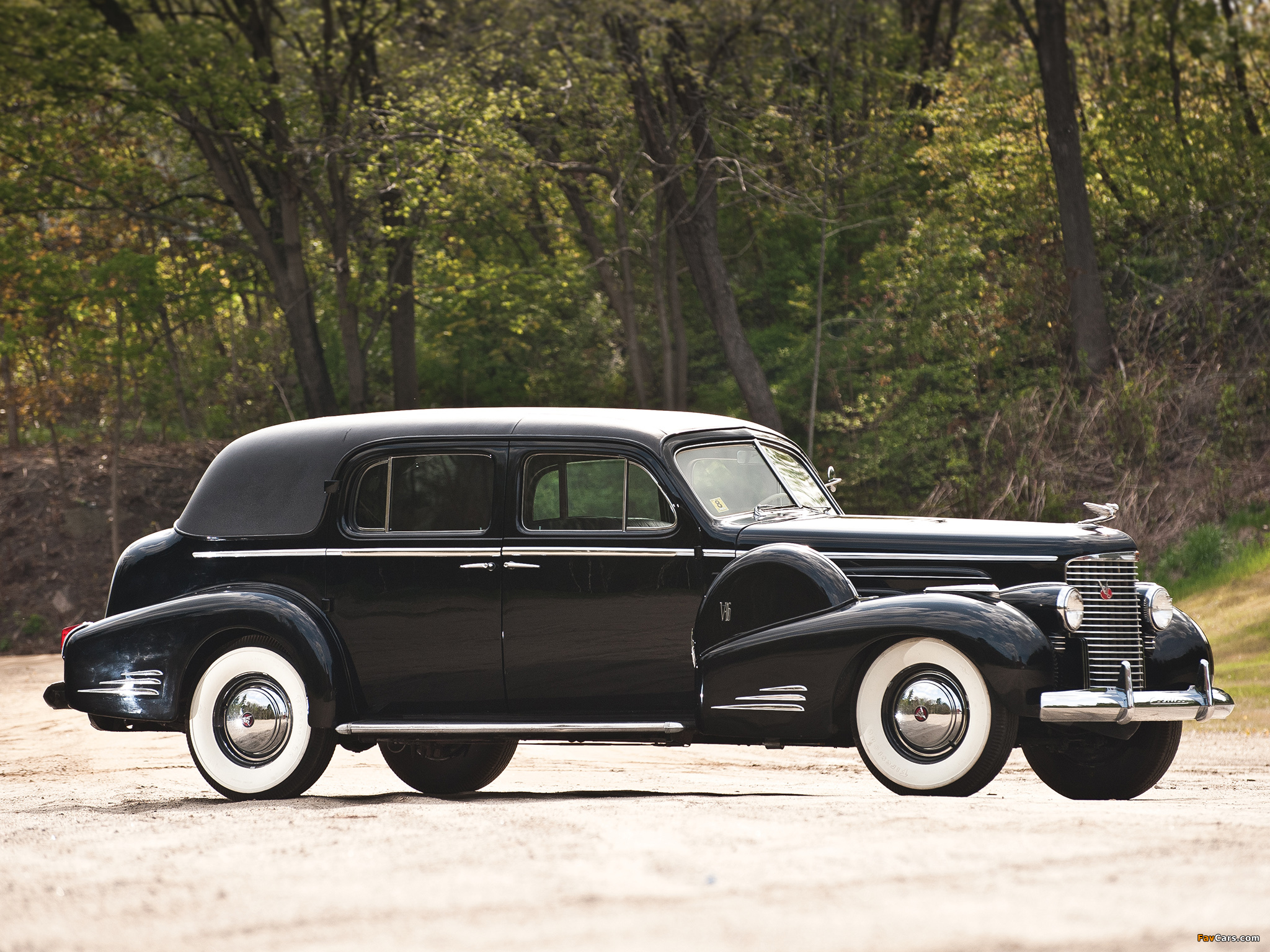 Photos of Cadillac V16 Formal Sedan 1940 (2048 x 1536)