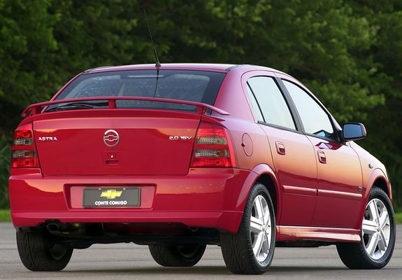 Photos of Chevrolet Astra GSi 16V 5-door 2003–05