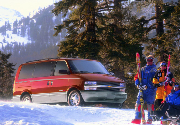 Pictures of Chevrolet Astro 1995–2005