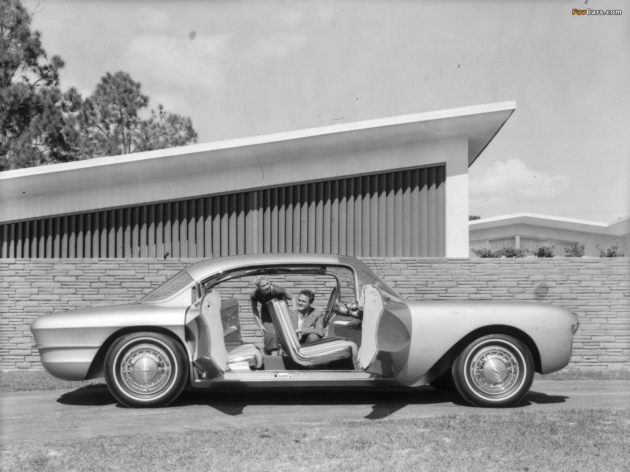 Photos of Chevrolet Biscayne Concept Car 1955 (1280 x 960)