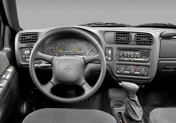 Pictures of Chevrolet Blazer Xtreme 2001–05