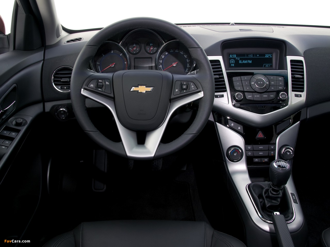 Chevrolet Cruze Hatchback (J300) 2011–12 pictures (1280 x 960)