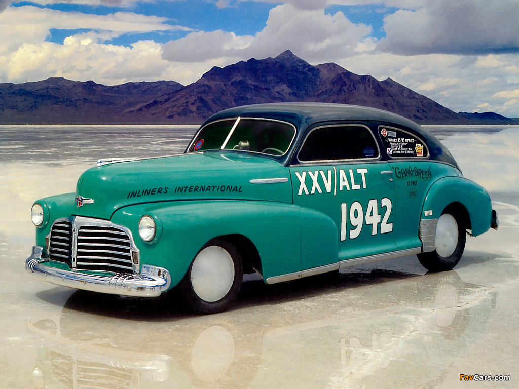 Chevrolet Fleetline Aerosedan Gang Green I Record Car 1942 photos (1024 x 768)