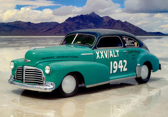 Chevrolet Fleetline Aerosedan Gang Green I Record Car 1942 photos