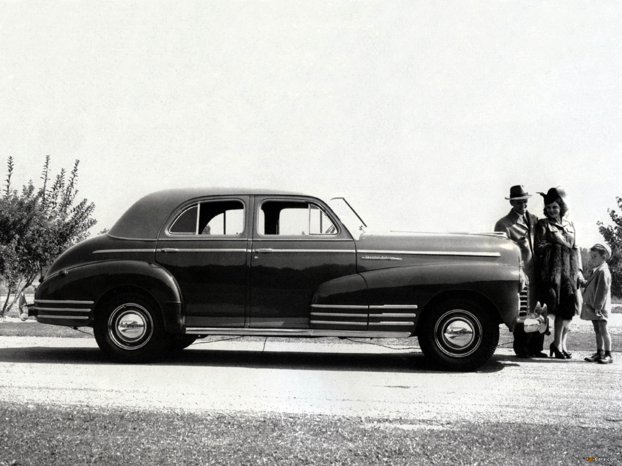 Images of Chevrolet Special DeLuxe Fleetline Sportmaster (BH) 1942 (2048 x 1536)