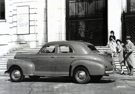 Photos of Chevrolet Special DeLuxe Fleetline Sedan (AH) 1941