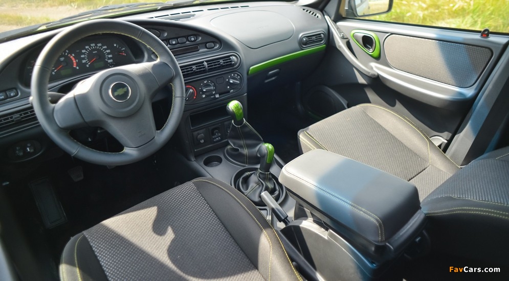 Chevrolet Niva Special Edition 2015 photos (995 x 550)