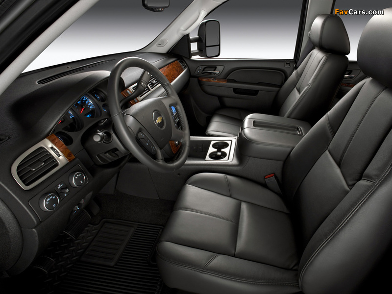 Pictures of Chevrolet Silverado 2500 HD Z71 Crew Cab 2010–13 (800 x 600)