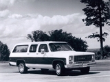 Chevrolet Suburban 1975–76 images