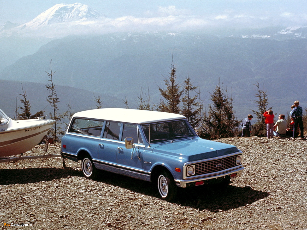 Photos of Chevrolet Suburban 1967–72 (1280 x 960)