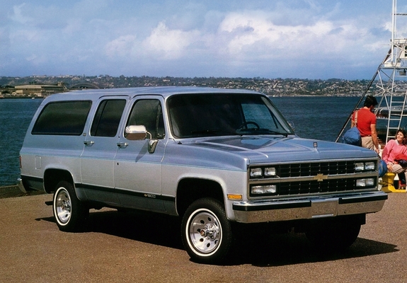 Pictures of Chevrolet Suburban 1989–91