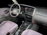 Chevrolet Tracker 2001–06 images