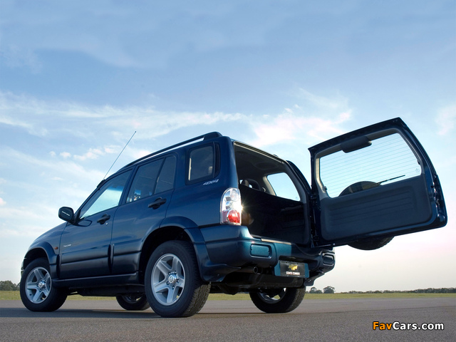 Chevrolet Tracker 2006 wallpapers (640 x 480)