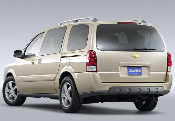 Chevrolet Uplander 2005–08 photos