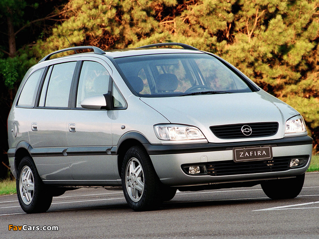 Photos of Chevrolet Zafira (A) 2001–02 (640 x 480)