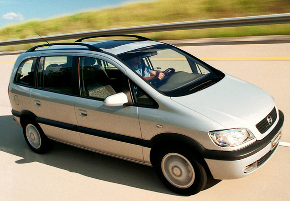 Pictures of Chevrolet Zafira (A) 2001–02