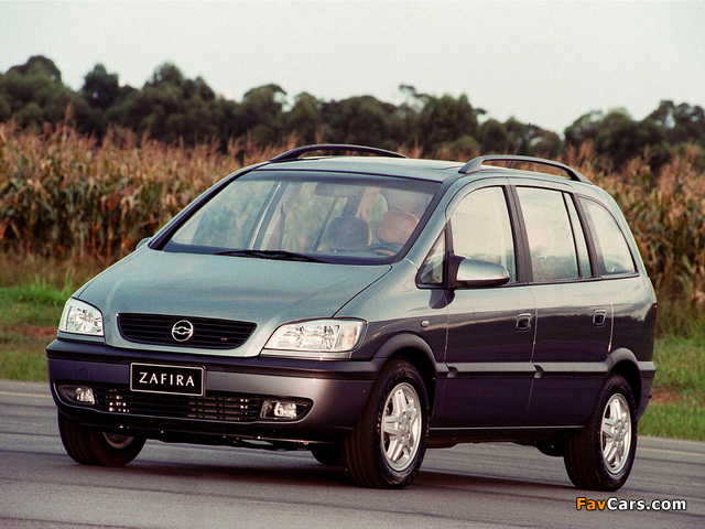 Pictures of Chevrolet Zafira (A) 2001–02 (640 x 480)