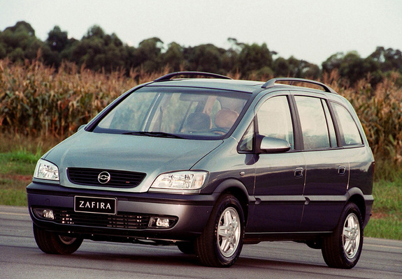 Pictures of Chevrolet Zafira (A) 2001–02