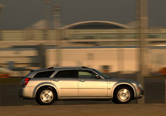 Chrysler 300C Touring 2006–10 photos