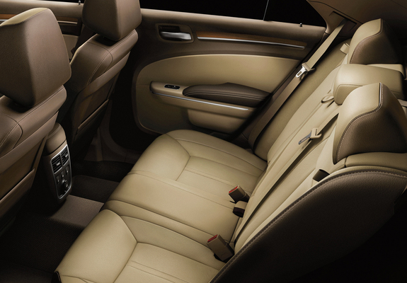 Images of Chrysler 300C Luxury Series 2012–13