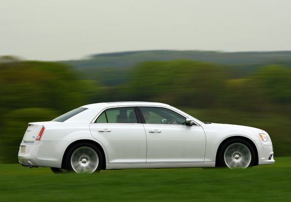 Photos of Chrysler 300C UK-spec 2012