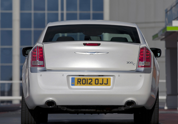 Pictures of Chrysler 300C UK-spec 2012