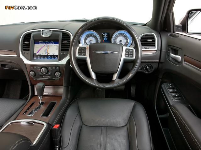 Pictures of Chrysler 300C UK-spec 2012 (640 x 480)