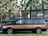 Chrysler Town & Country 1991–96 wallpapers