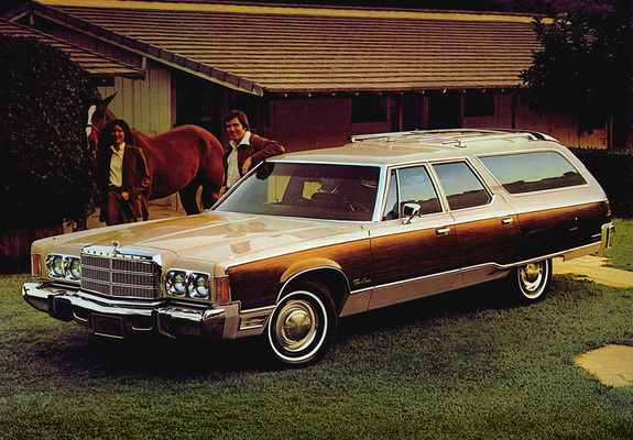 Chrysler Town & Country Station Wagon 1976 images