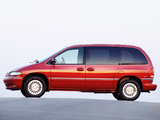 Chrysler Town & Country 1995–97 photos