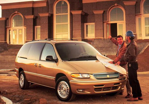 Chrysler Town & Country 1995–97 pictures