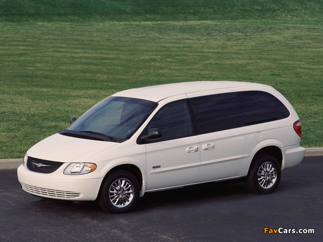 Chrysler Town & Country 2000–04 images (640 x 480)