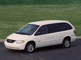 Chrysler Town & Country 2000–04 images