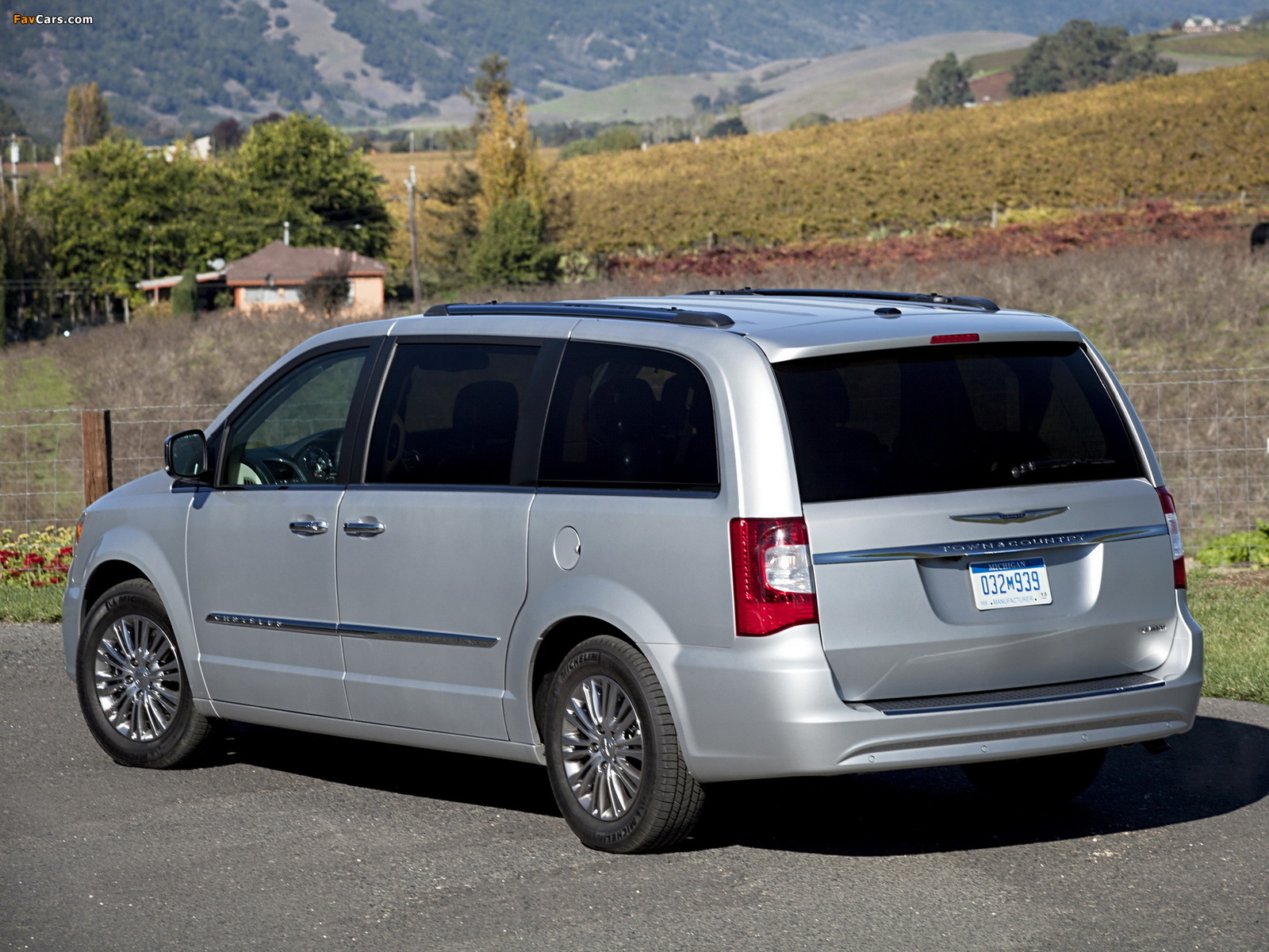 Chrysler Town & Country 2010 images (1600 x 1200)