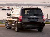 Chrysler Town & Country 2010 pictures