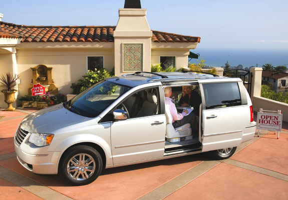Images of Chrysler Town & Country 2007–10