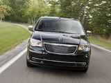 Images of Chrysler Town & Country 2010