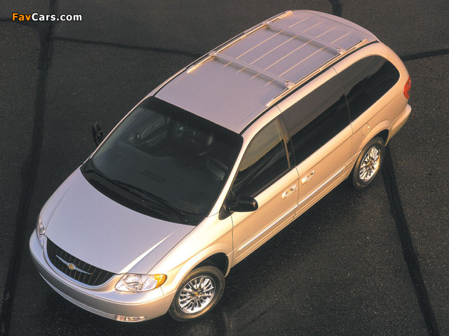 Images of Chrysler Town & Country 2000–04 (640 x 480)