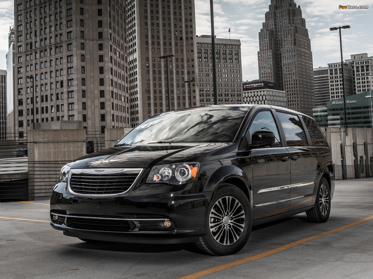 Pictures of Chrysler Town & Country S 2012 (1280 x 960)